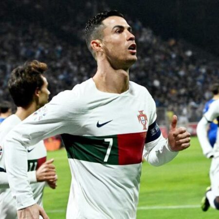 Ronaldo lập cú đúp, Bồ Đào Nha đại thắng 5-0